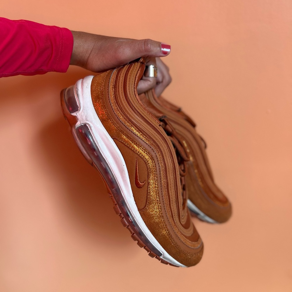 Nike Air Max - Women’s - Picture 4 of 5